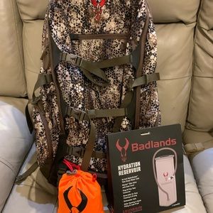 New Diablo VT Camo Pack + RainCover ($289) + Hydration Reservoir($34)